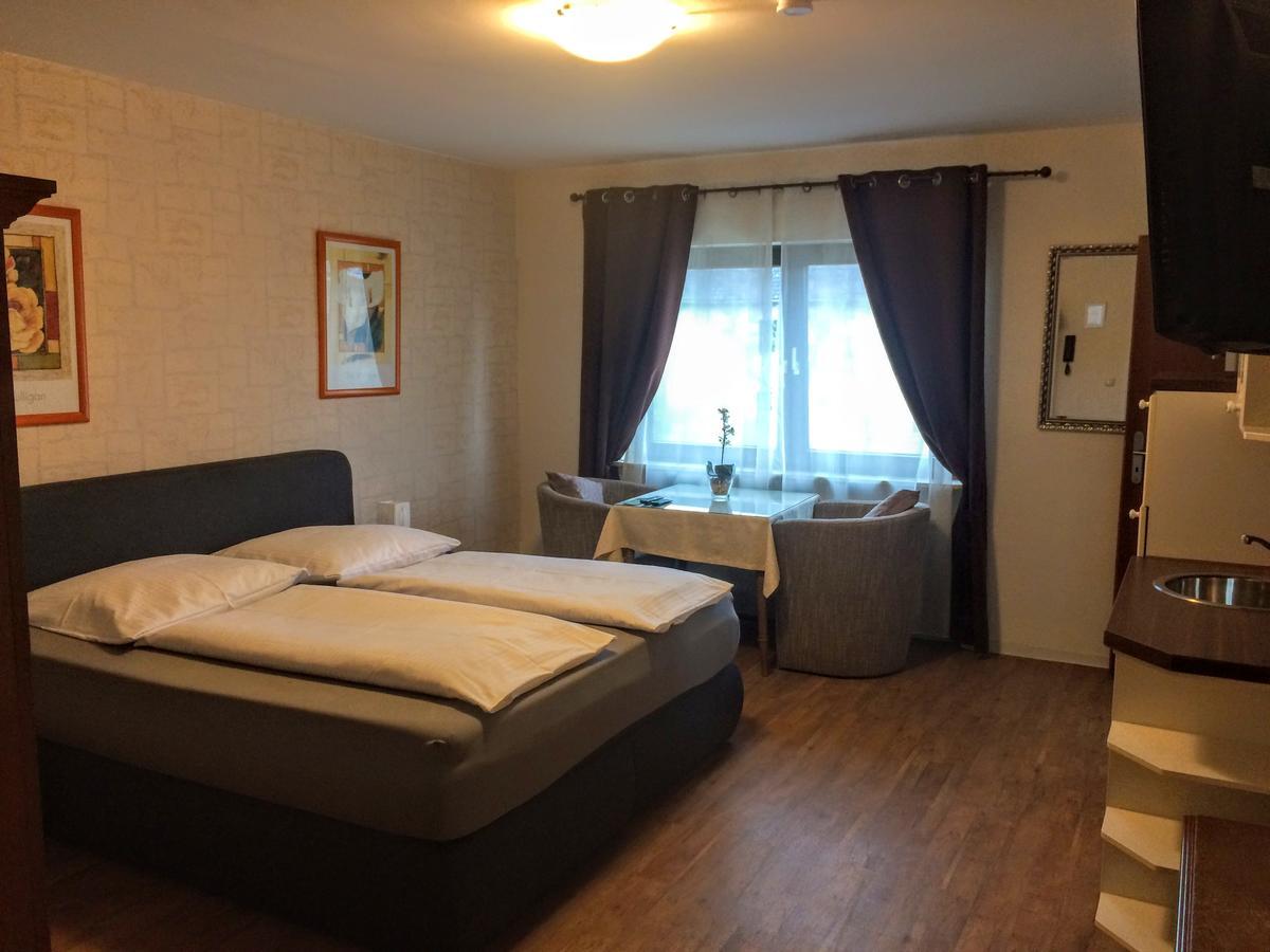 Hotel Zum Schnackel In Mainz วิสบาเดน ภายนอก รูปภาพ