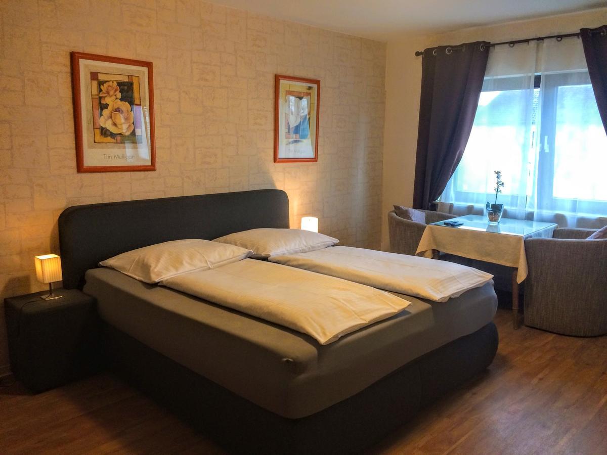 Hotel Zum Schnackel In Mainz วิสบาเดน ภายนอก รูปภาพ