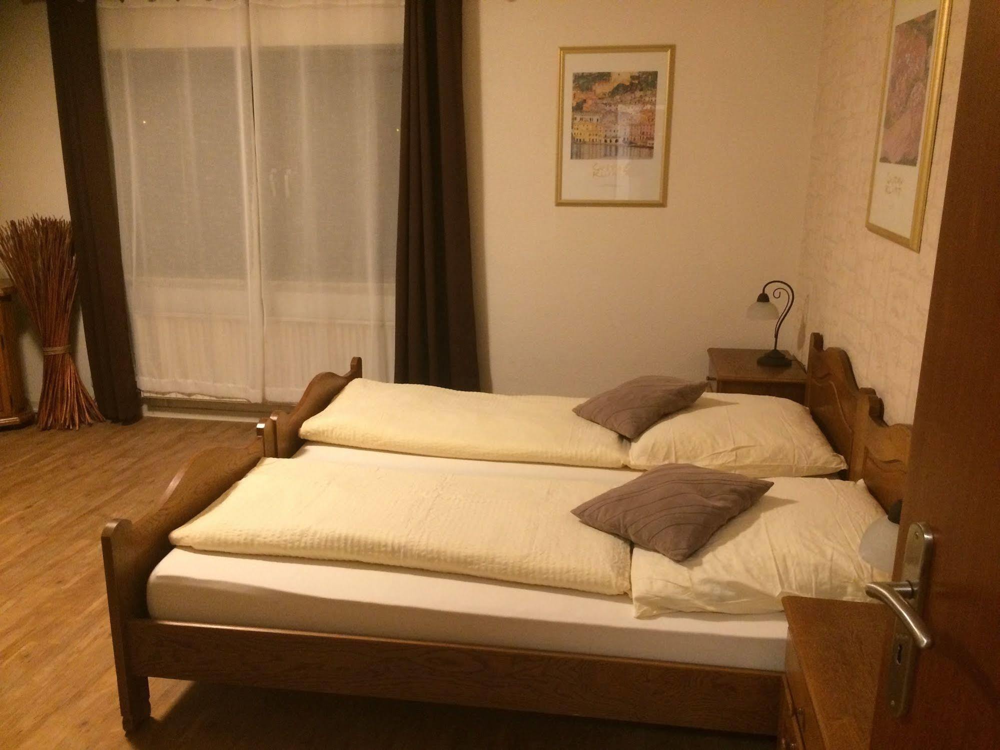 Hotel Zum Schnackel In Mainz วิสบาเดน ภายนอก รูปภาพ